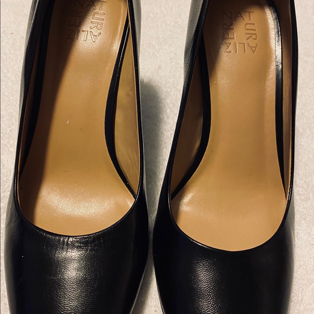 Brand New Elegant Leather Heels By Naturalizer  Box 66